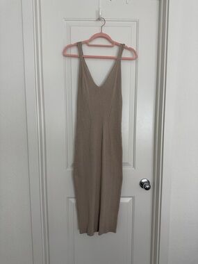 Ribbed Knit V-Neck Midi Dress in Taupe